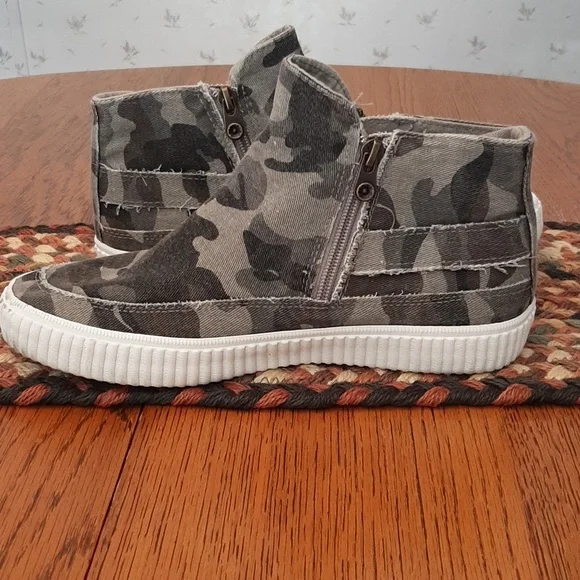Blowfish Malibu CUDDLEFISH Mid Top Sneakers - Picture 4 of 12